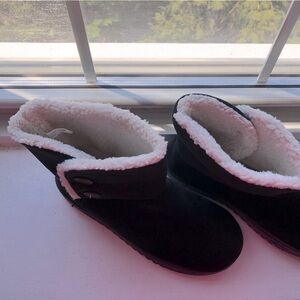 Dearfoams Women’s Bootie Slippers